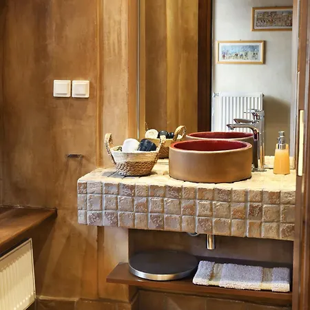 Gasthuis Lousiou Nymphes Escape